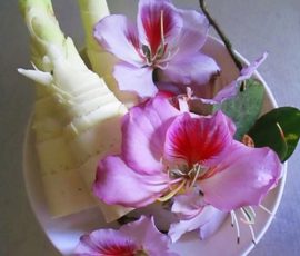 Lai Châu níu chân du khách bằng món măng nộm hoa ban